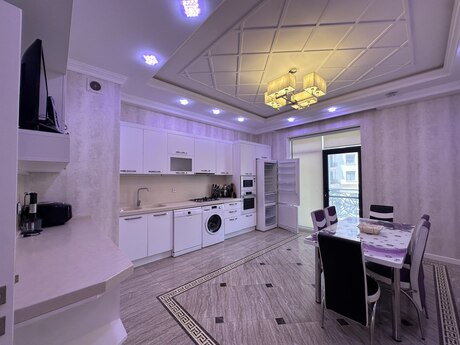 4 otaqlı yeni tikili - Ağ şəhər q. - 160 m²