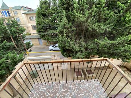 8 otaqlı həyət evi/bağ evi - Badamdar q. - 400 m²