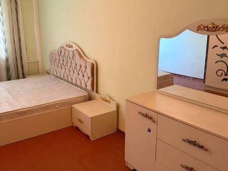 3-комн. вторичка - м. Элмляр Академиясы - 90 м²