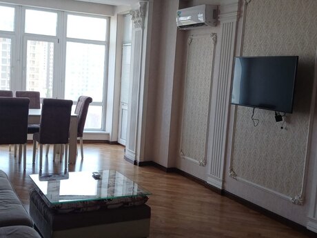 2-room apartment for rent, 90 m², Şah İsmayıl Xətai: 950 ₼/mo 3