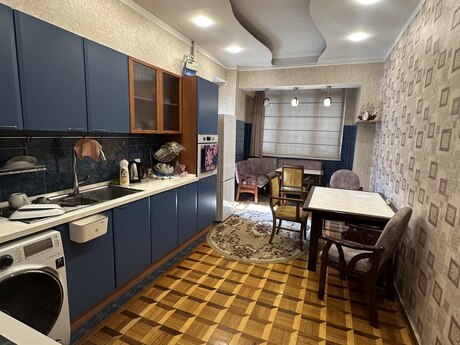 Объявление №6368197 - Баку, м. Низами, 3-комн., 140 м², 2/10 этаж