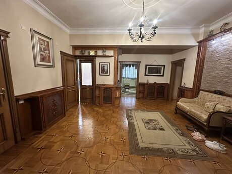 3-room apartment for rent, 140 m², Nizami: 1 000 ₼/mo 5