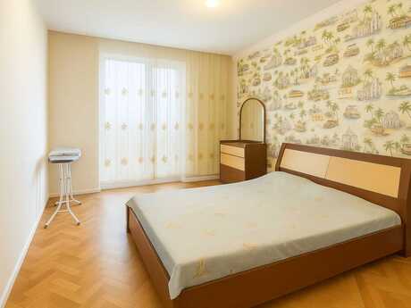 3-комн. новостройка - м. 8 ноября - 120 м²