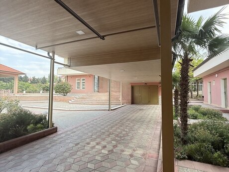 8 otaqlı həyət evi/bağ evi - Novxanı q. - 430 m²