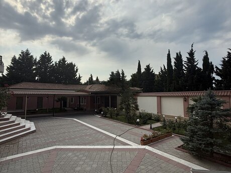 8 otaqlı həyət evi/bağ evi - Novxanı q. - 430 m²