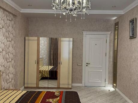 3-комн. новостройка - м. 8 ноября - 93 м²