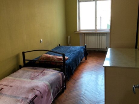 3 otaqlı köhnə tikili - İnşaatçılar m. - 70 m²