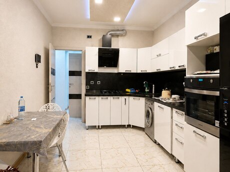 3 otaqlı yeni tikili - İnşaatçılar m. - 126 m²