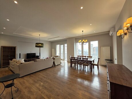 4 otaqlı yeni tikili - 28 May m. - 250 m²