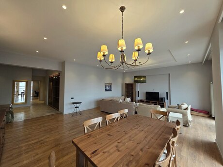 4 otaqlı yeni tikili - 28 May m. - 250 m²