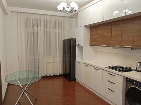3 otaqlı yeni tikili - 8 Noyabr m. - 148 m²