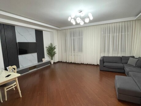 3 otaqlı yeni tikili - 8 Noyabr m. - 148 m²