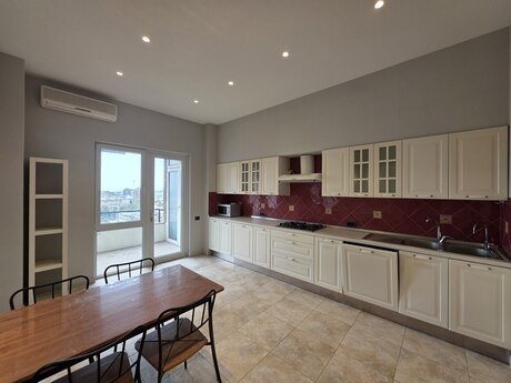 4 otaqlı yeni tikili - 28 May m. - 250 m²