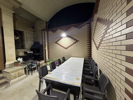 7 otaqlı həyət evi/bağ evi - Biləcəri q. - 300 m²