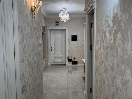 3-комн. новостройка - м. 8 ноября - 90 м²