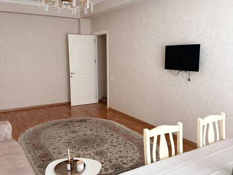 Kirayə 2 otaqlı mənzil, 80 m², İnşaatçılar: 1 000 ₼/ay 3