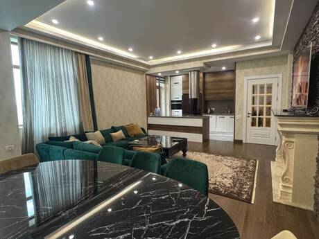 4 otaqlı mənzil, 140 m², 28 May: 550 000 ₼ 4