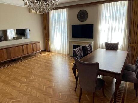 Elan №6369601 - Bakı, İçəri Şəhər m., 3 otaqlı, 100 m², 4/5 mərtəbə