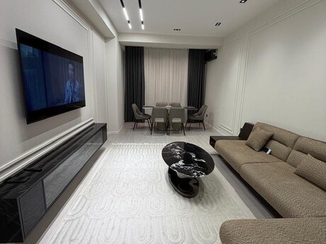 3-комн. новостройка - м. 8 ноября - 94 м²