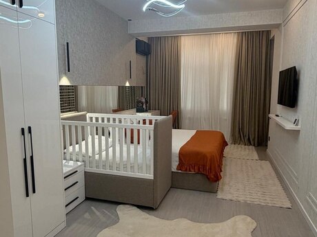 3-комн. новостройка - м. 8 ноября - 94 м²