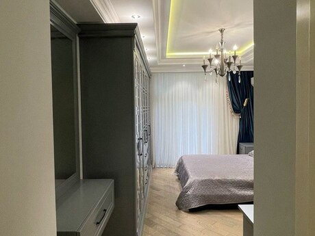 3-комн. новостройка - м. 8 ноября - 94 м²