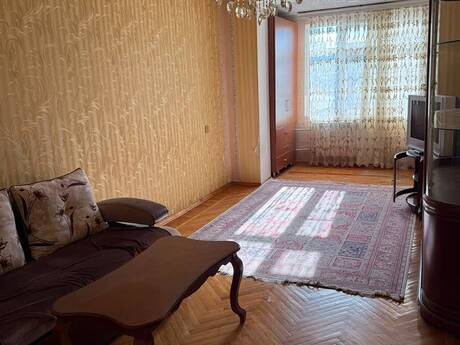 2-комн. вторичка - м. Азадлыг проспекти - 70 м²
