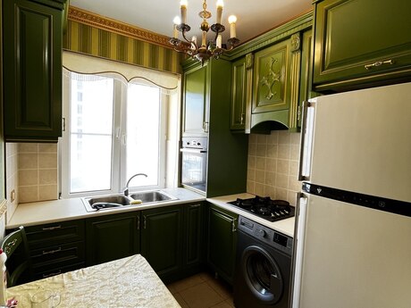 2 otaqlı köhnə tikili - Elmlər Akademiyası m. - 65 m²