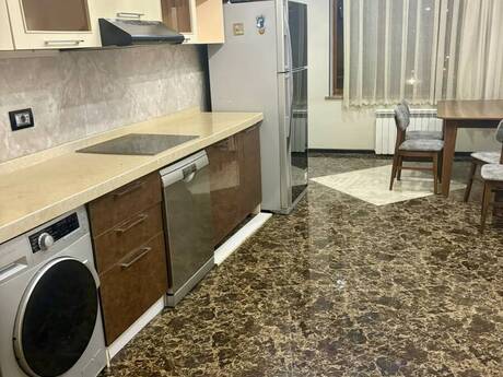 Kirayə 4 otaqlı mənzil, 153 m², Nizami: 2 000 ₼/ay 3