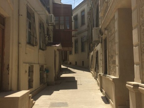 İçəri Şəhərdə 2 otaqlı köhnə tikili mənzil satılır, 50 m², 220 000 AZN, şəkil 3 / 6