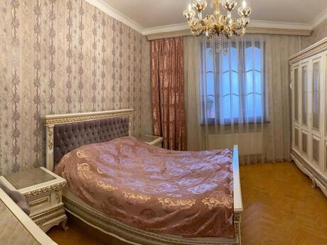 2 otaqlı köhnə tikili - Elmlər Akademiyası m. - 65 m²