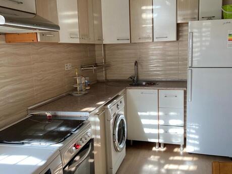 2 otaqlı köhnə tikili - Elmlər Akademiyası m. - 65 m²