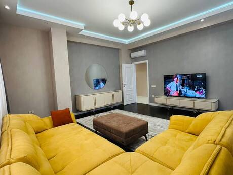 3-комн. новостройка - м. Низами - 130 м²