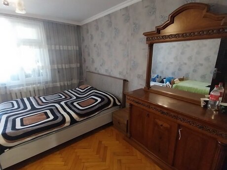 3-комн. вторичка - м. Иншаатчылар - 80 м²