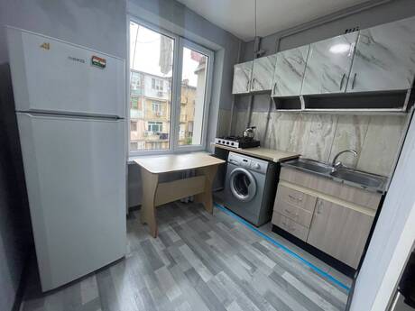 1-комн. вторичка - м. Иншаатчылар - 40 м²