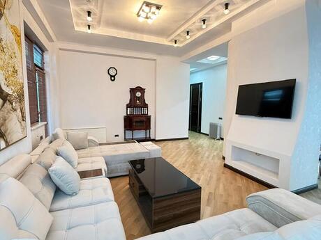 3-комн. новостройка - м. 28 мая - 135 м²