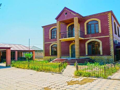 8 otaqlı həyət evi, 300 m², Saray: 220 000 ₼ 2