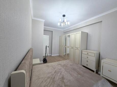 3-комн. новостройка - м. Иншаатчылар - 80 м²