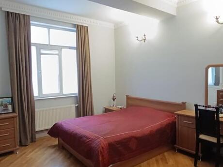 4 otaqlı mənzil, 202 m², Nizami: 420 000 ₼ 4