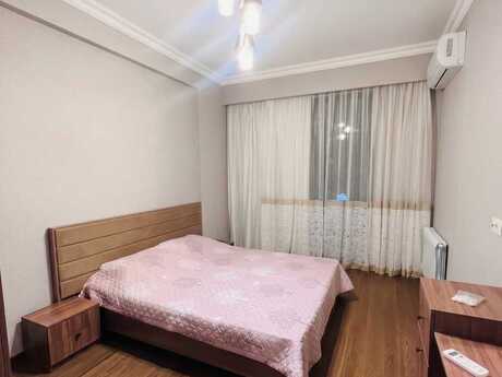 3-комн. вторичка - м. Иншаатчылар - 70 м²