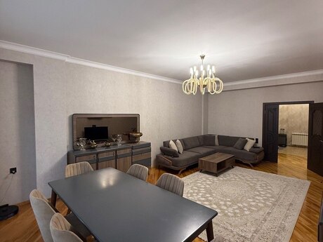 3 otaqlı yeni tikili - İnşaatçılar m. - 145 m²