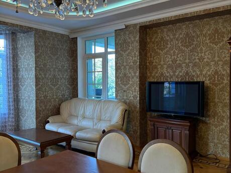 3-комн. новостройка - м. Низами - 150 м²