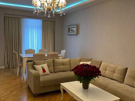 2 otaqlı yeni tikili - 8 Noyabr m. - 105 m²