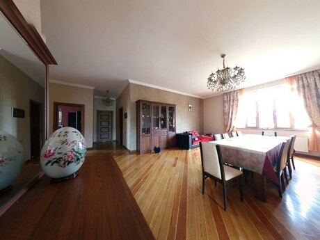 8 otaqlı həyət evi/bağ evi - Badamdar q. - 340 m²
