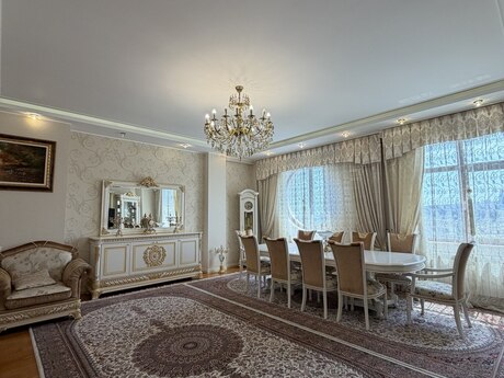 6 otaqlı mənzil, 233 m², 28 May: 950 000 ₼ 2