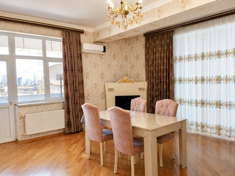 3 otaqlı mənzil, 130 m², İnşaatçılar: 390 000 ₼ 2