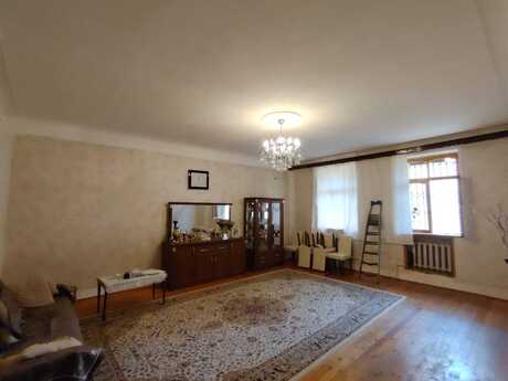 6 otaqlı həyət evi/bağ evi - Bakıxanov q. - 323 m²