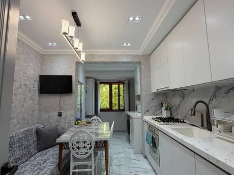 4 otaqlı köhnə tikili - Xalqlar Dostluğu m. - 110 m²