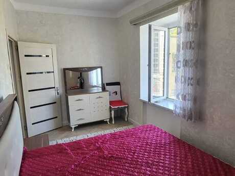 2 otaqlı köhnə tikili - Elmlər Akademiyası m. - 50 m²