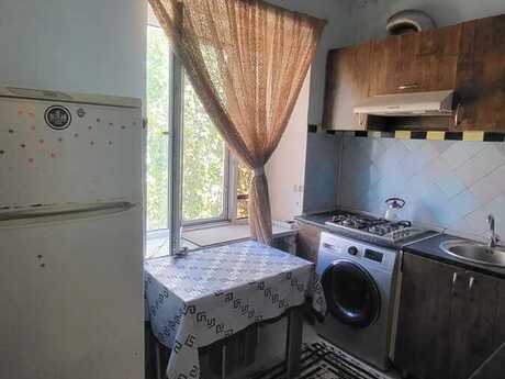 2 otaqlı köhnə tikili - Elmlər Akademiyası m. - 50 m²