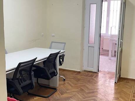 3-комн. офис - м. Элмляр Академиясы - 84 м²